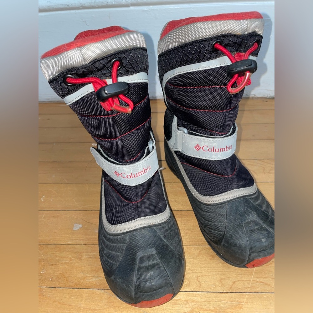 Columbia Alpinetime Boys Black and Gray Snowboots Size 1 Outdoor Warm